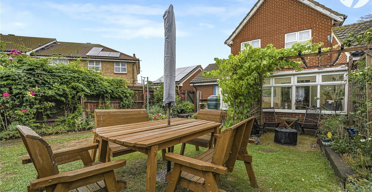 3 bedroom house for sale in London | Robinson Jackson