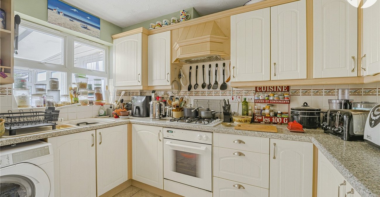 3 bedroom house for sale in London | Robinson Jackson