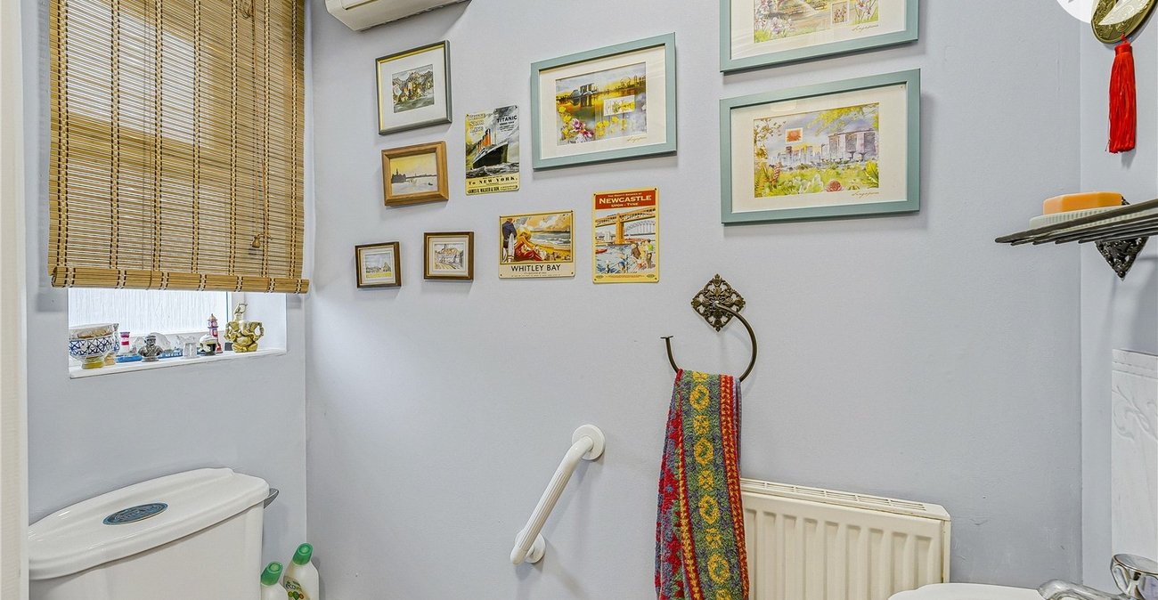 3 bedroom house for sale in London | Robinson Jackson