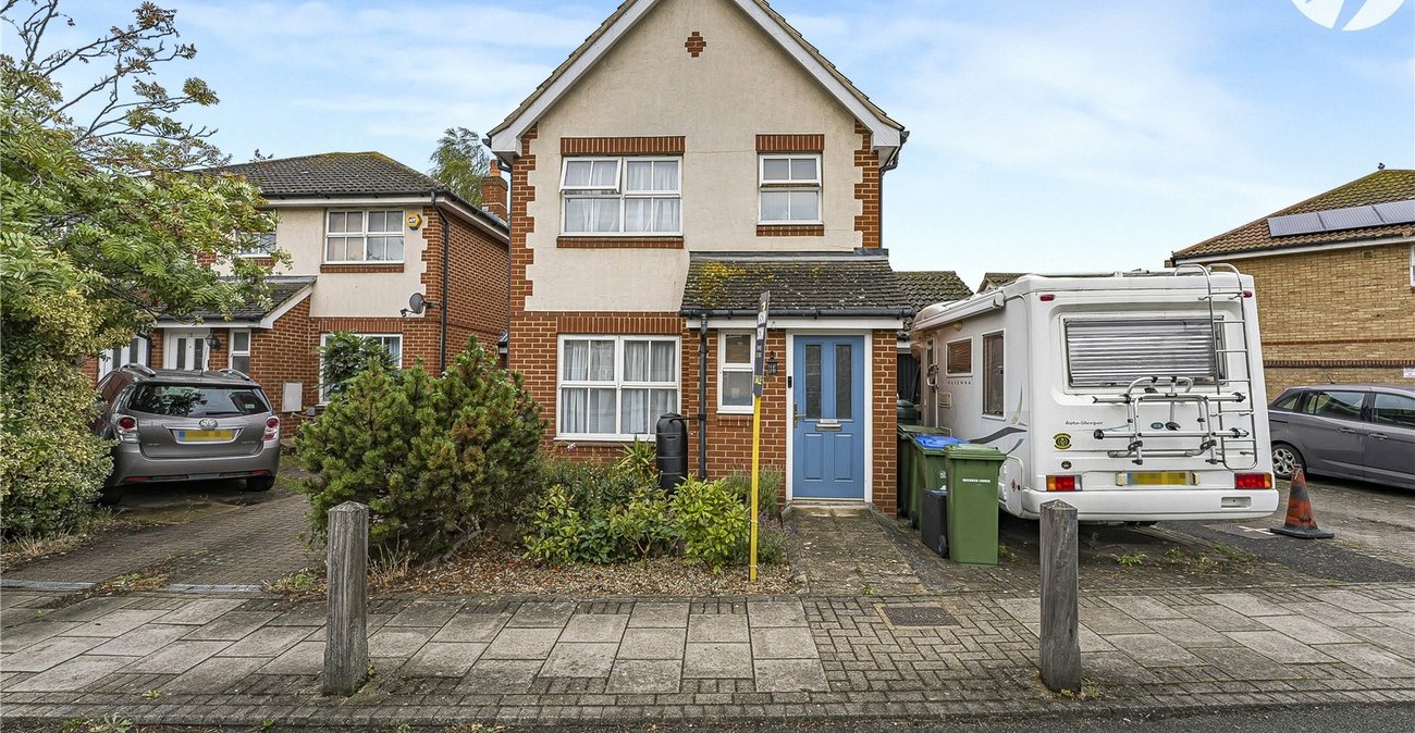 3 bedroom house for sale in London | Robinson Jackson