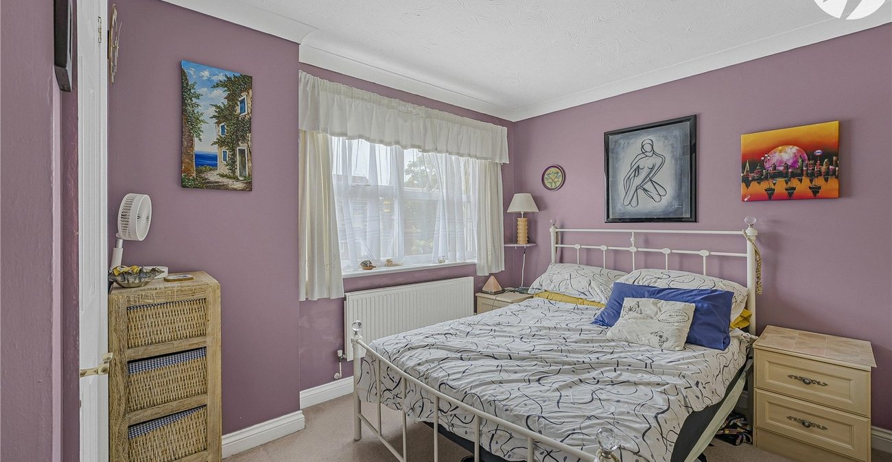 3 bedroom house for sale in London | Robinson Jackson