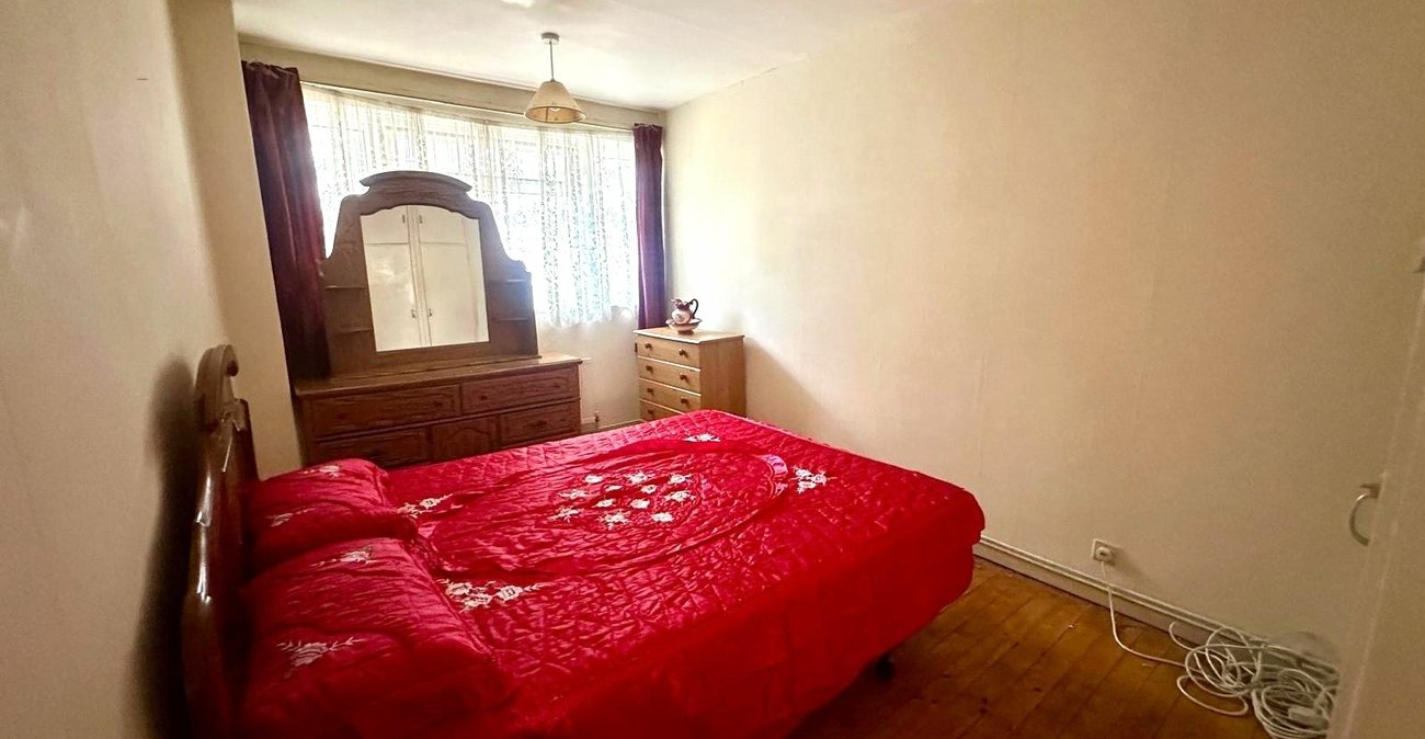 2 bedroom property for sale in London | Robinson Jackson