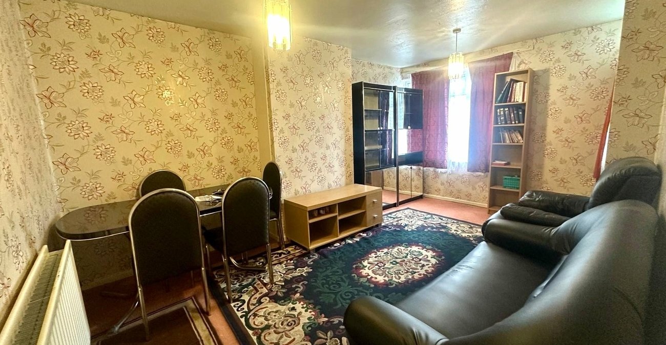 2 bedroom property for sale in London | Robinson Jackson