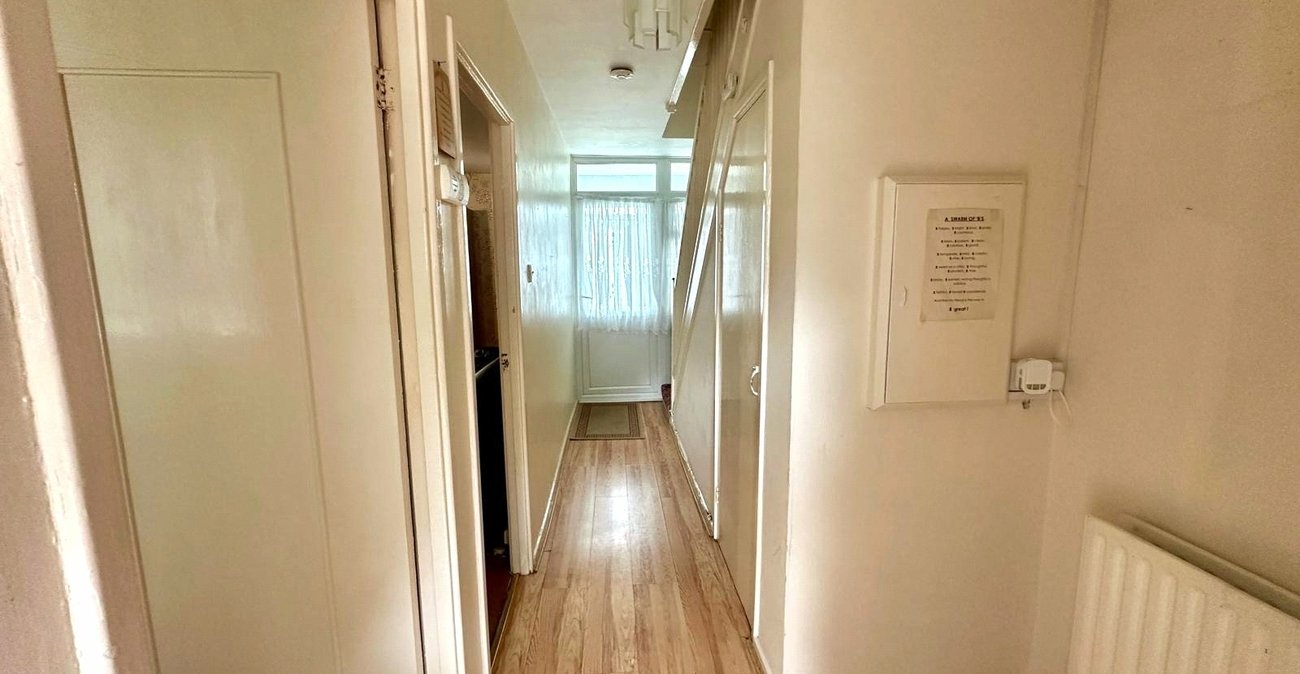 2 bedroom property for sale in London | Robinson Jackson