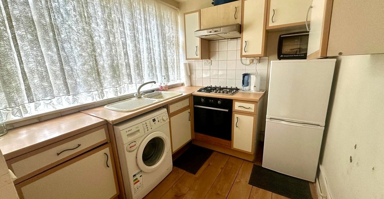 2 bedroom property for sale in London | Robinson Jackson