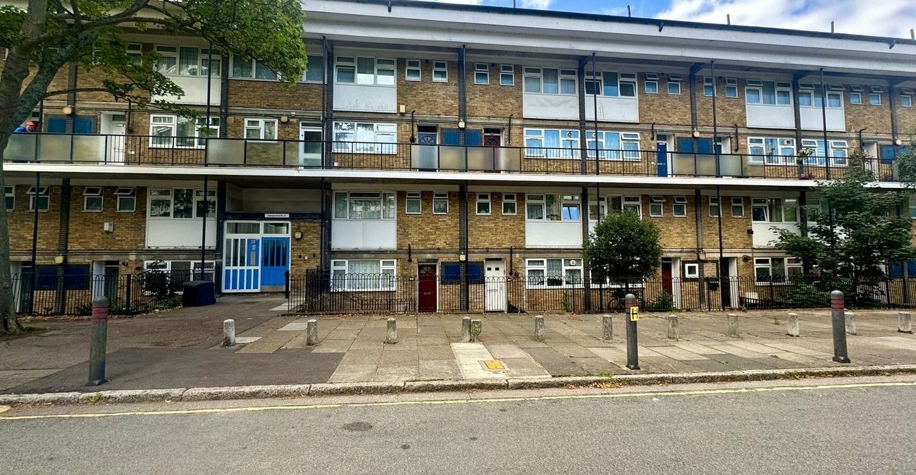 2 bedroom property for sale in London | Robinson Jackson
