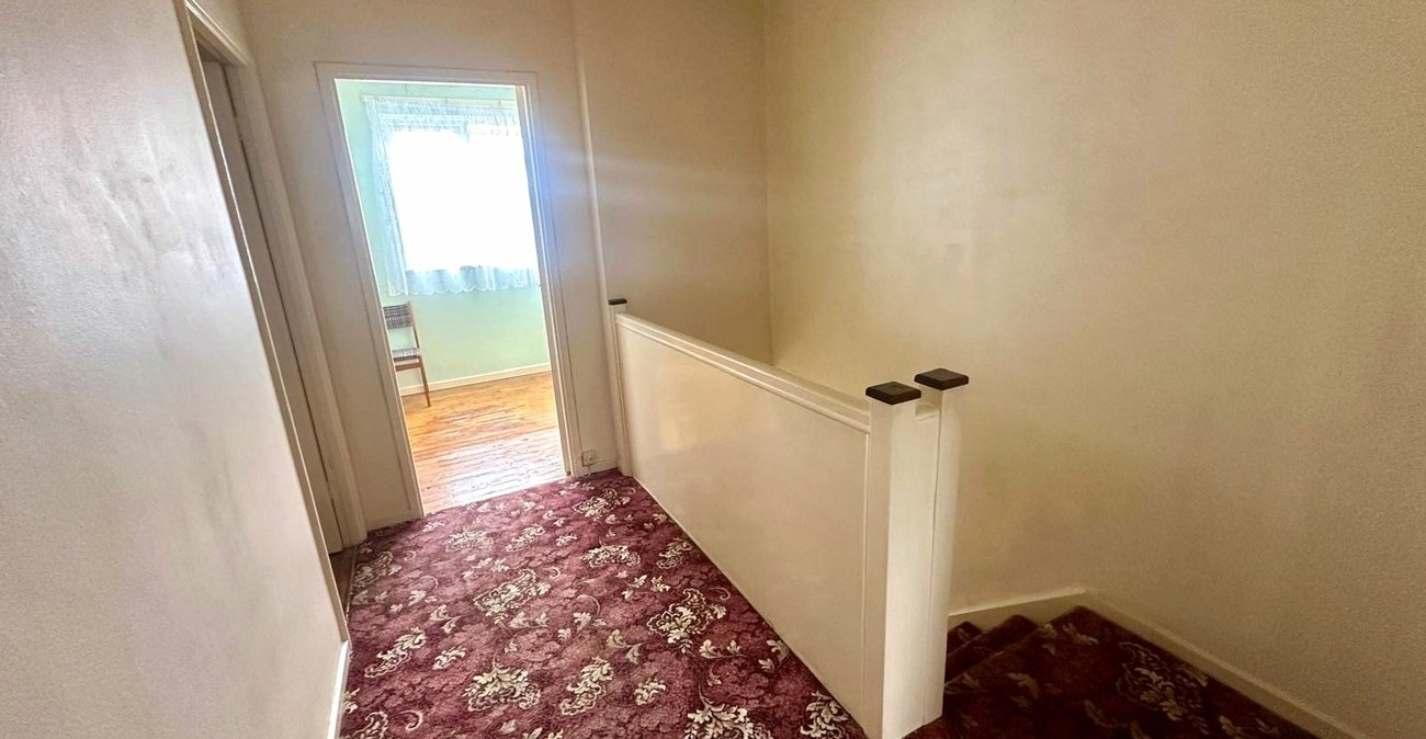 2 bedroom property for sale in London | Robinson Jackson