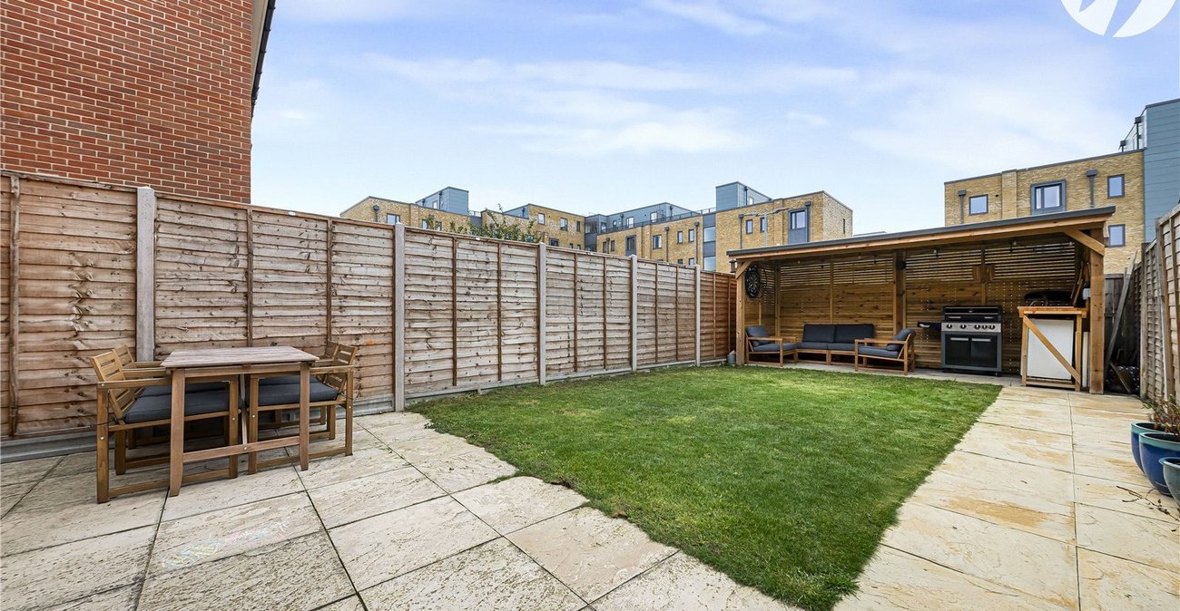 3 bedroom property for sale in Castle Hill | Robinson Jackson