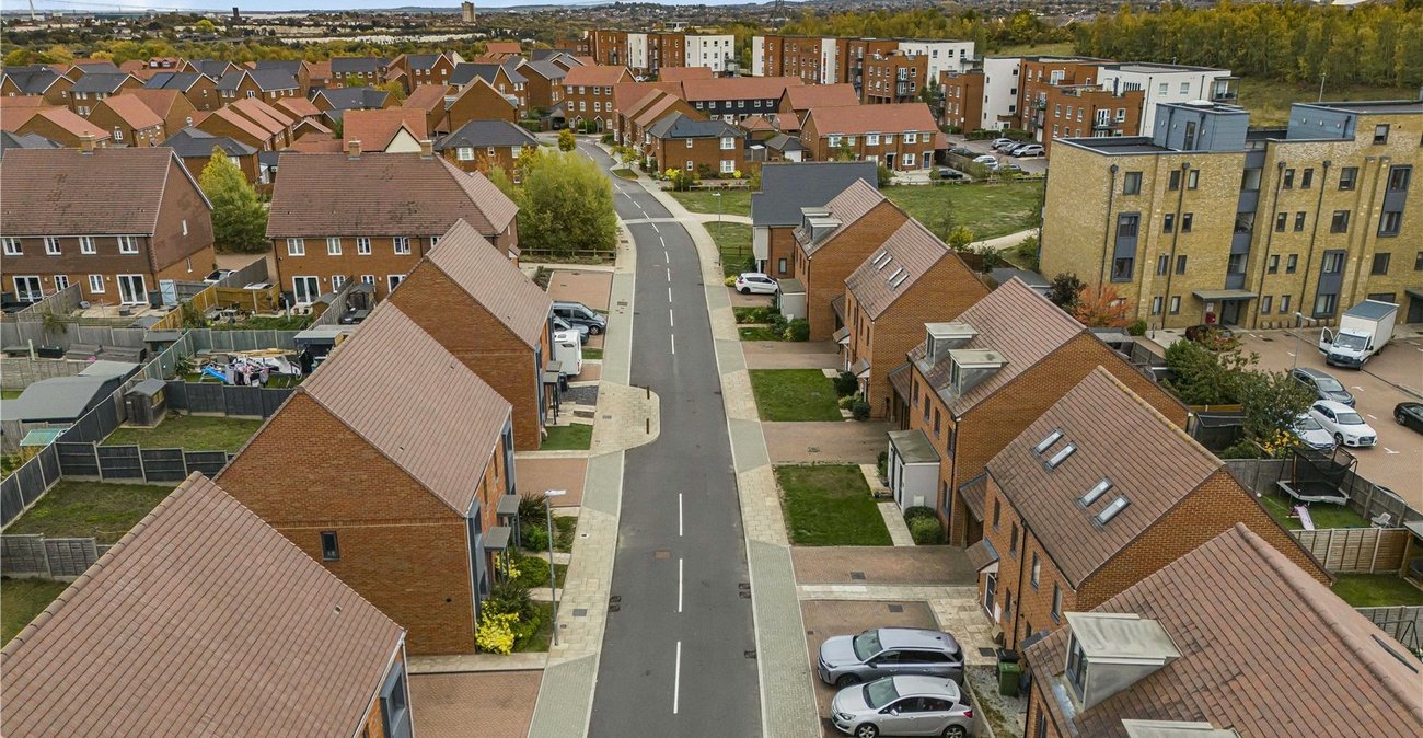 3 bedroom property for sale in Castle Hill | Robinson Jackson