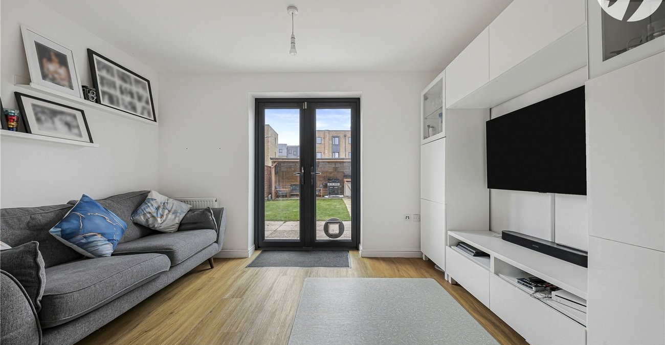 3 bedroom property for sale in Castle Hill | Robinson Jackson