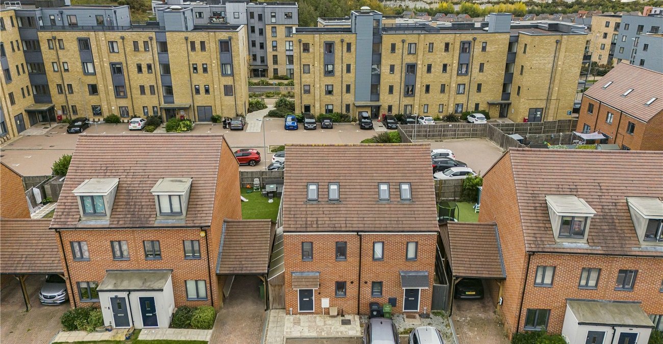 3 bedroom property for sale in Castle Hill | Robinson Jackson