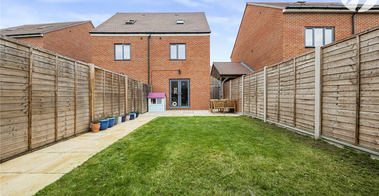 3 bedroom property for sale in Castle Hill | Robinson Jackson