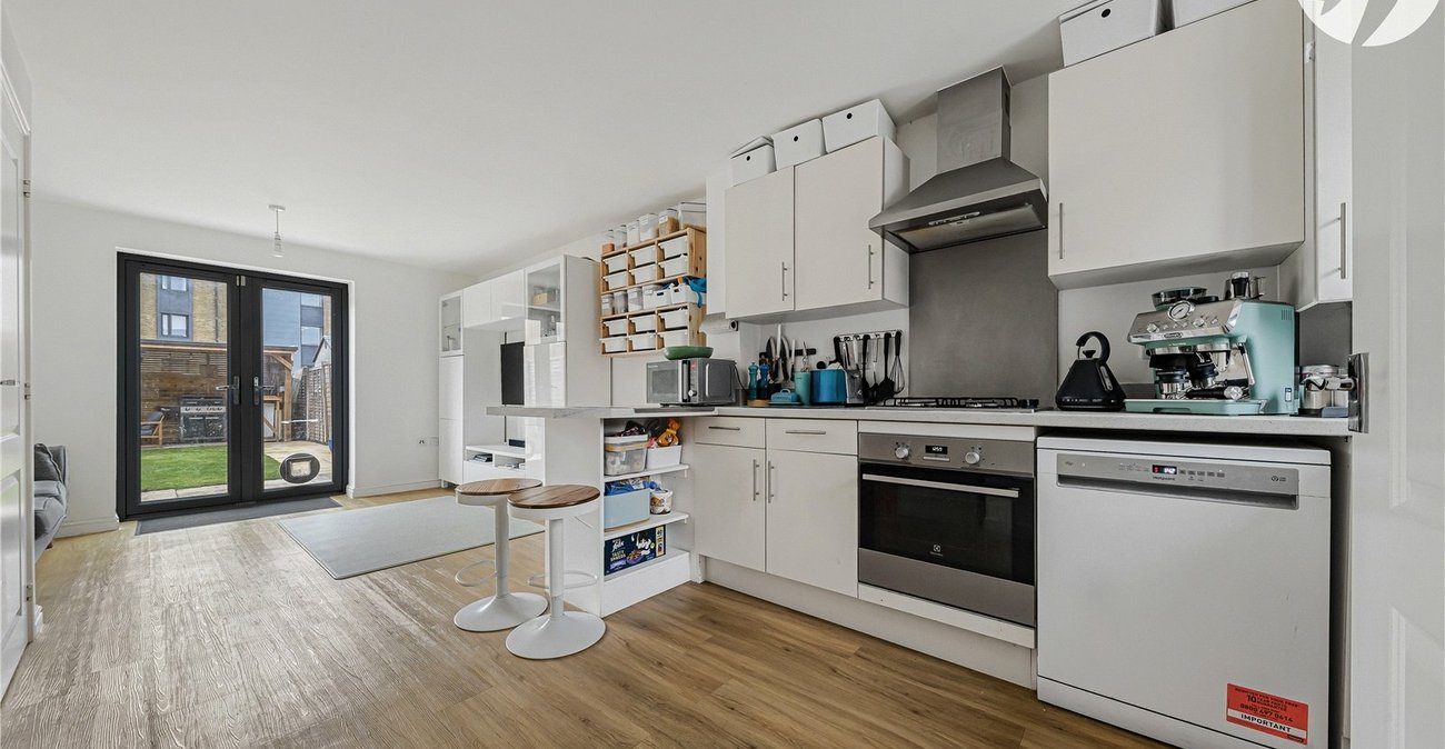 3 bedroom property for sale in Castle Hill | Robinson Jackson