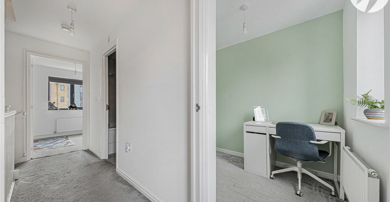 3 bedroom property for sale in Castle Hill | Robinson Jackson