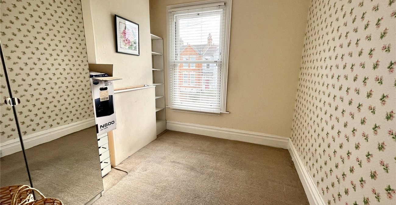 3 bedroom house for sale in London | Robinson Jackson