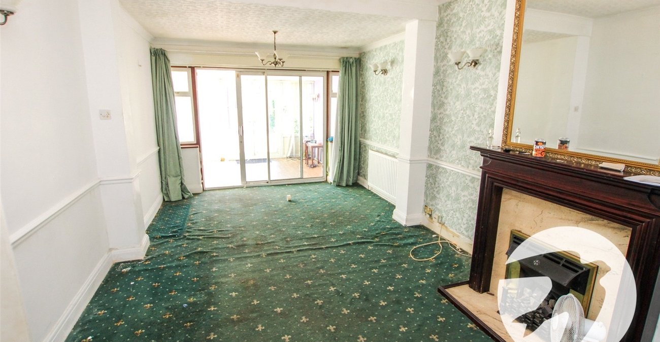 2 bedroom bungalow for sale in London | Robinson Jackson