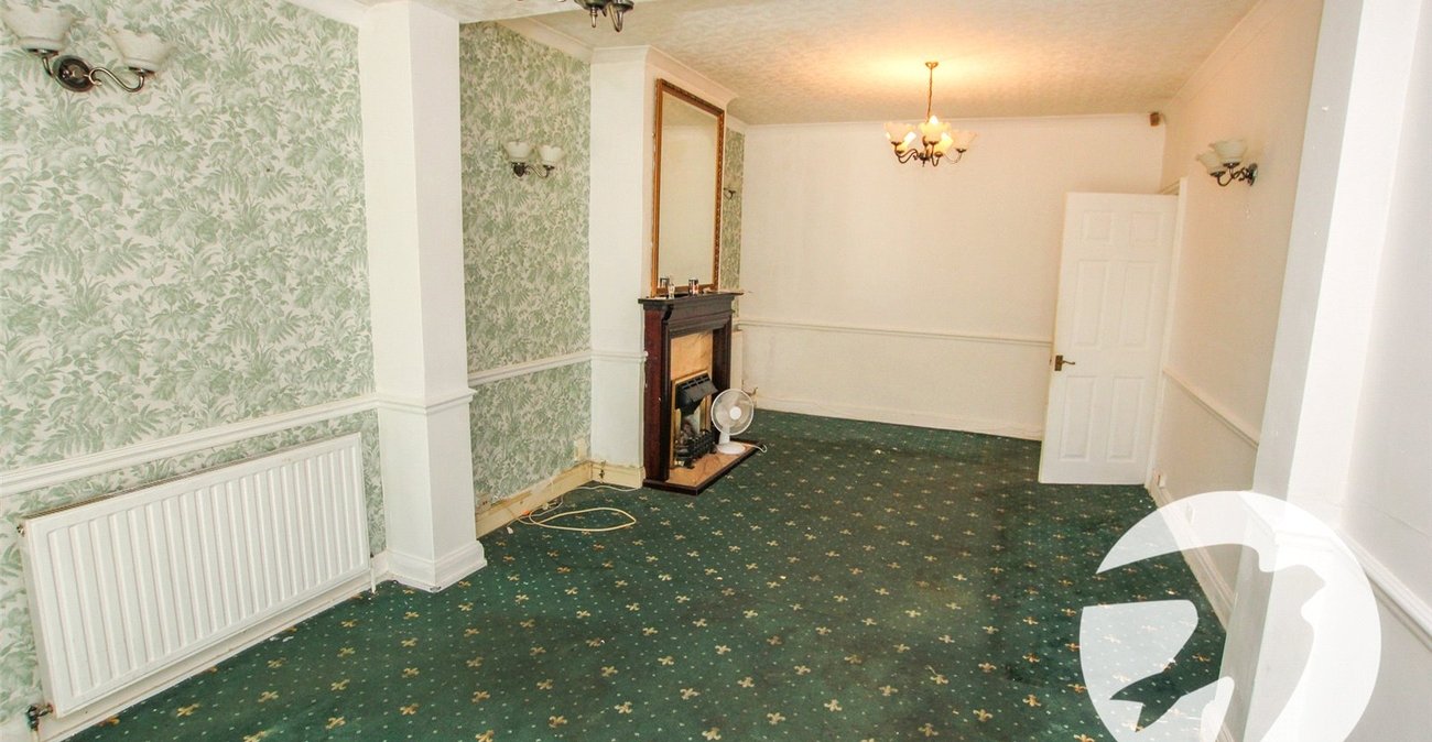 2 bedroom bungalow for sale in London | Robinson Jackson