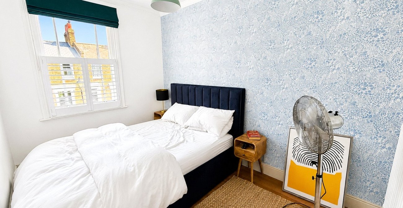 3 bedroom house for sale in London | Robinson Jackson
