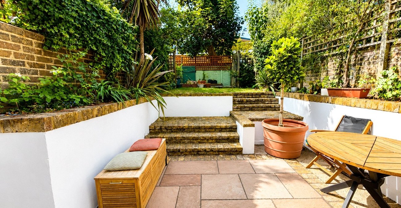 3 bedroom house for sale in London | Robinson Jackson