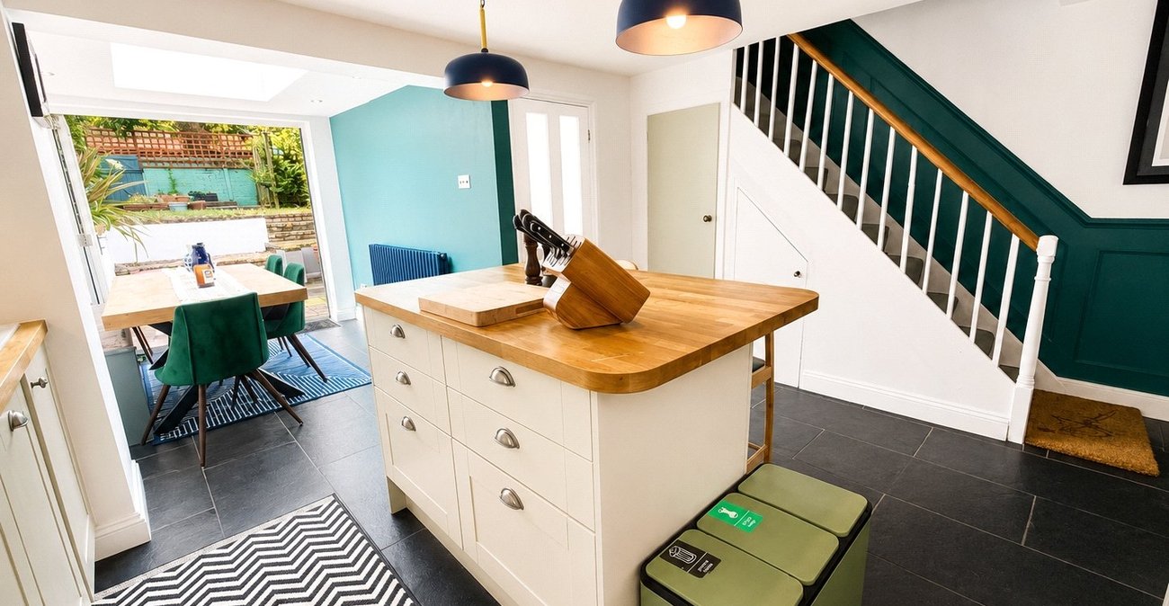 3 bedroom house for sale in London | Robinson Jackson