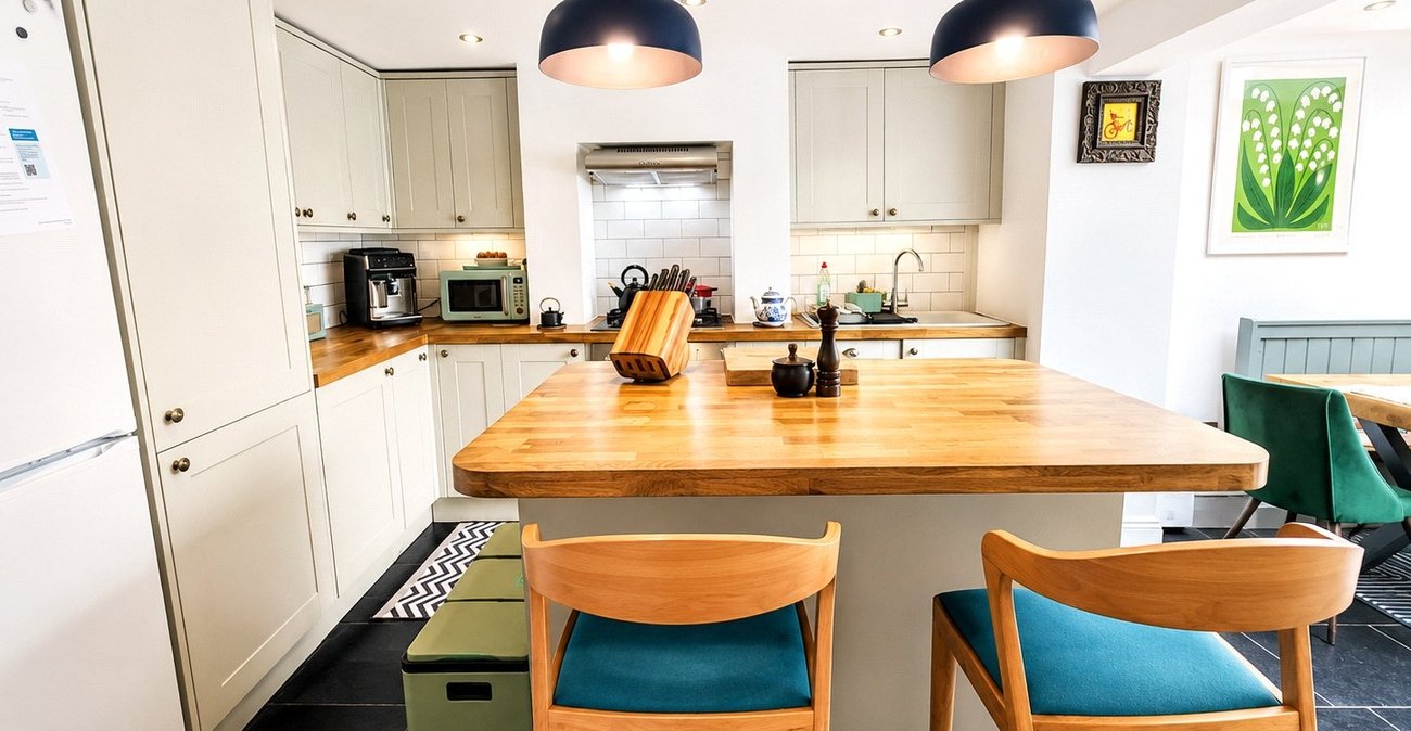 3 bedroom house for sale in London | Robinson Jackson