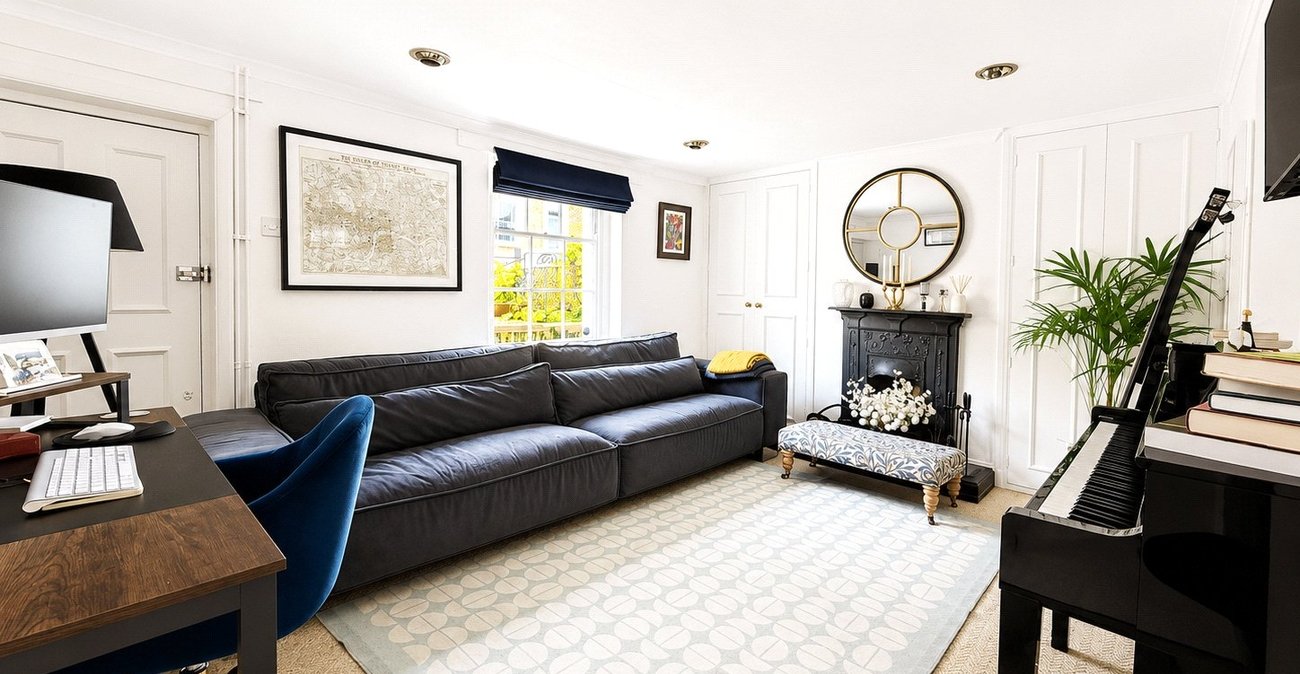 3 bedroom house for sale in London | Robinson Jackson