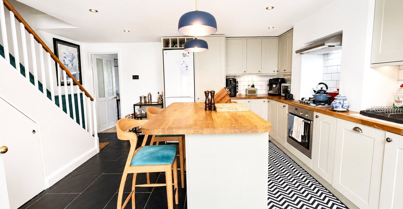3 bedroom house for sale in London | Robinson Jackson