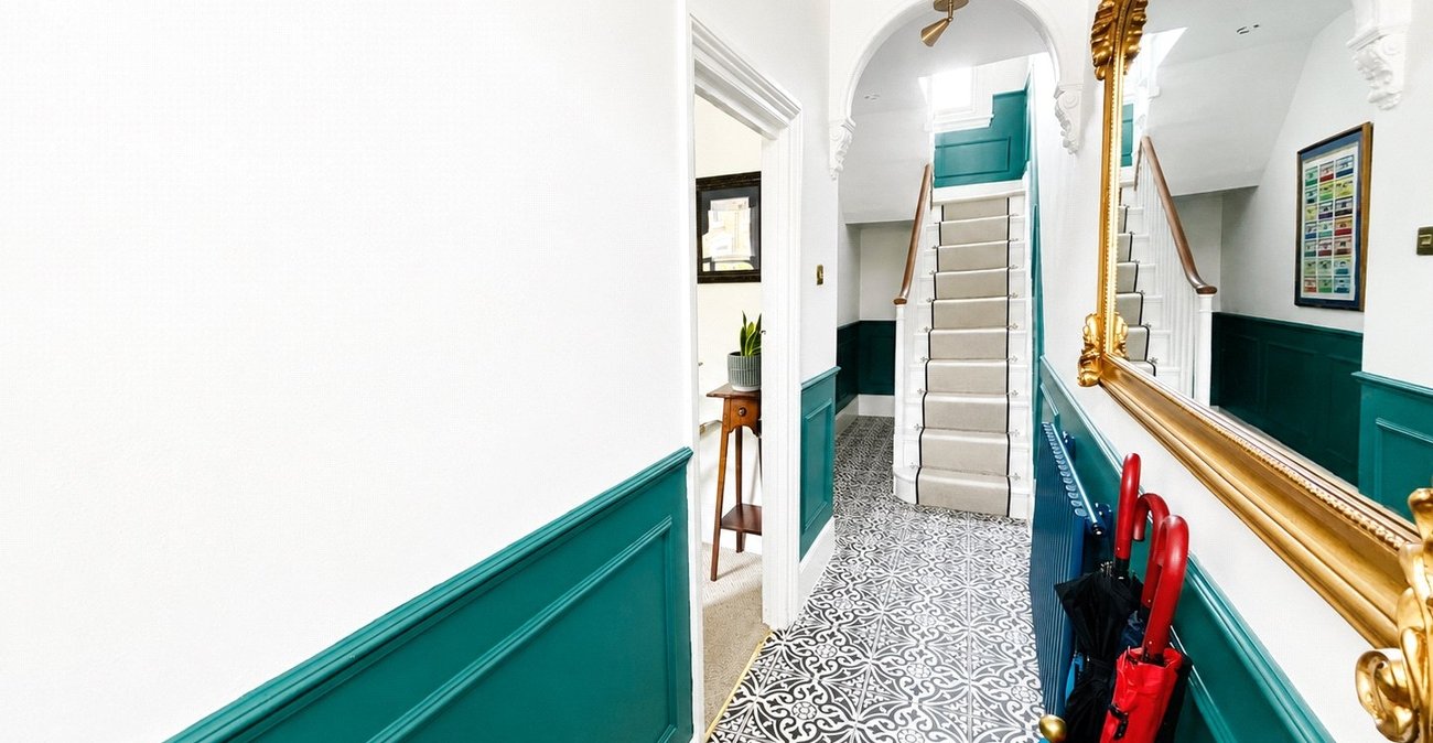 3 bedroom house for sale in London | Robinson Jackson