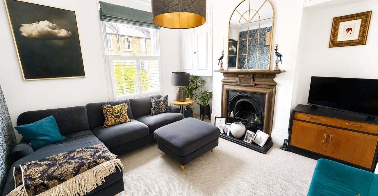 3 bedroom house for sale in London | Robinson Jackson