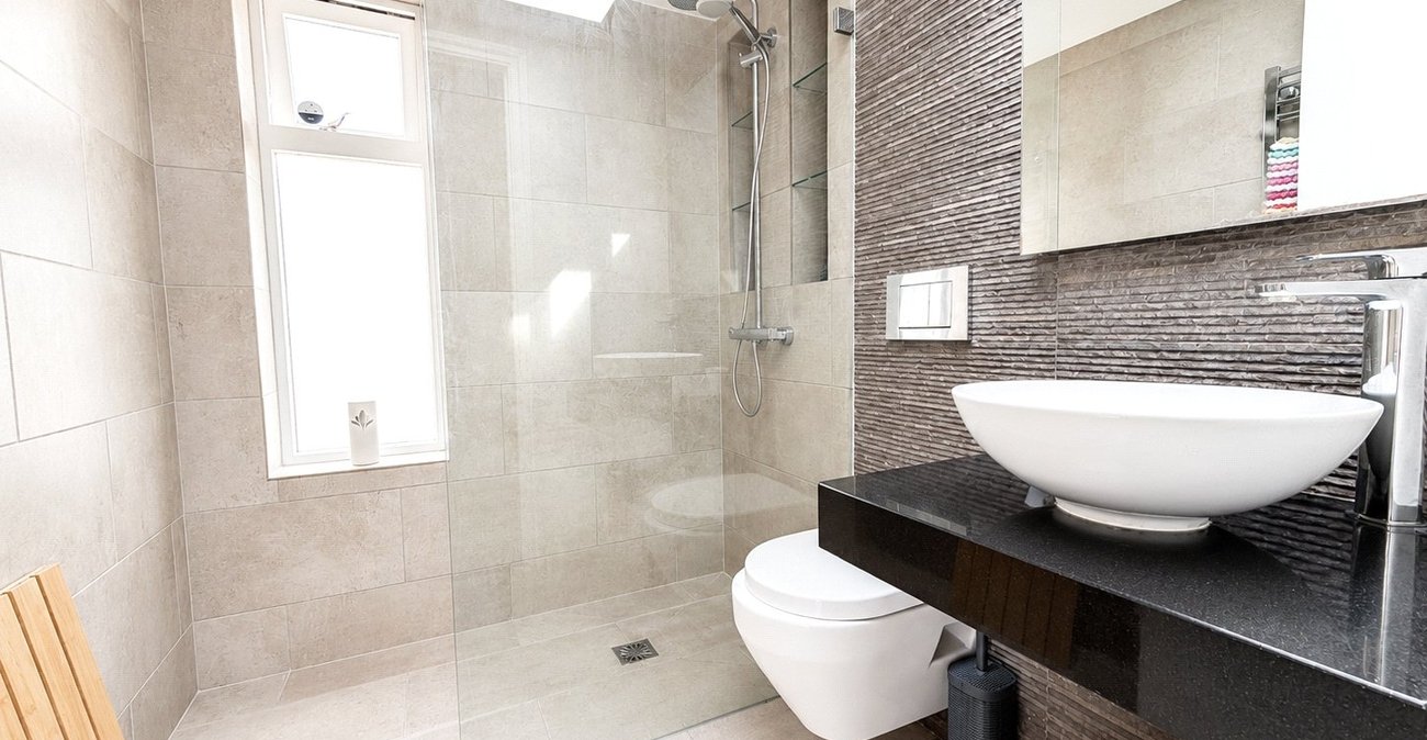 3 bedroom house for sale in London | Robinson Jackson