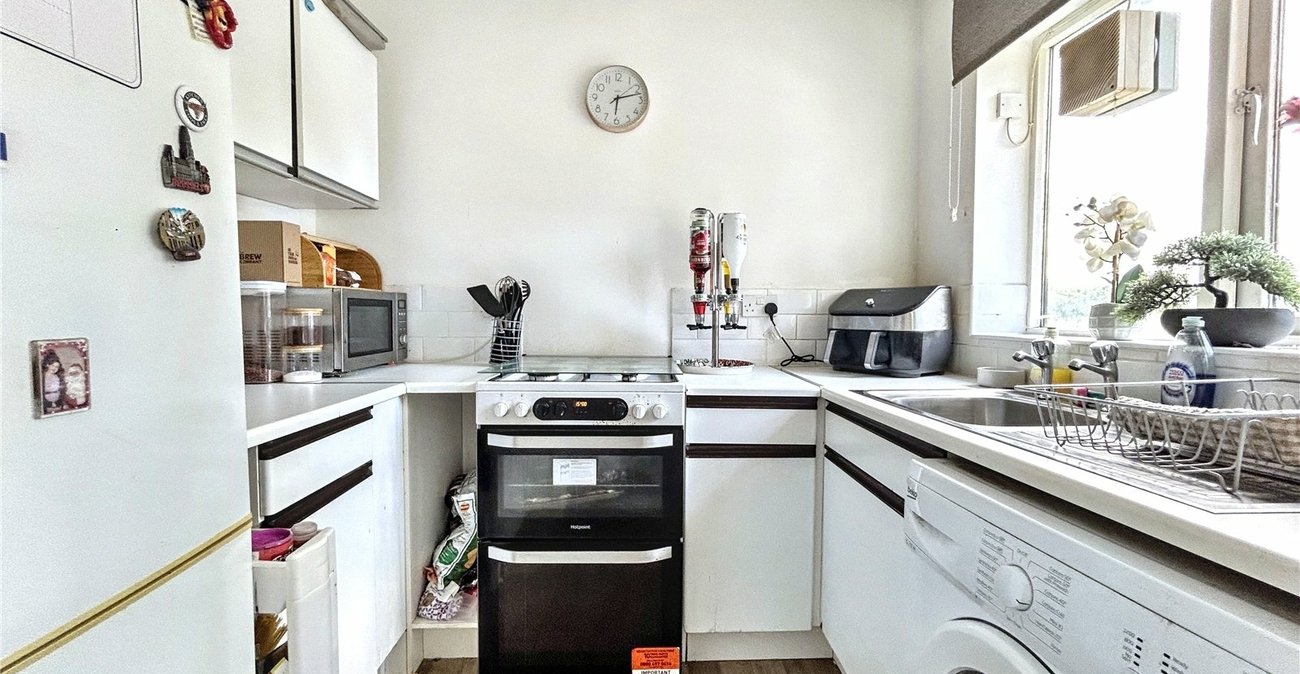 1 bedroom property for sale in Rainham | Robinson Michael & Jackson