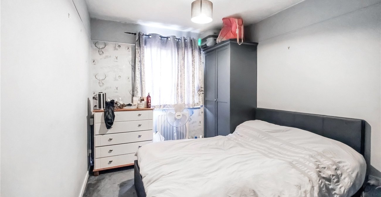 1 bedroom property for sale in Rainham | Robinson Michael & Jackson
