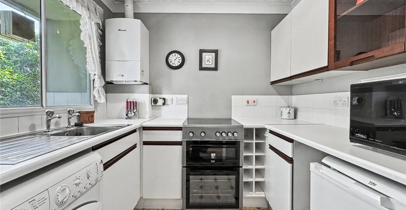 1 bedroom property for sale in Rainham | Robinson Michael & Jackson