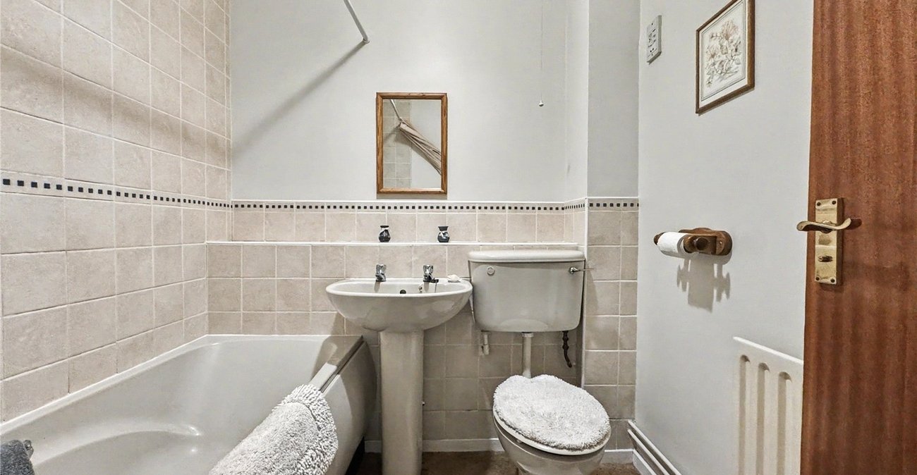 1 bedroom property for sale in Rainham | Robinson Michael & Jackson