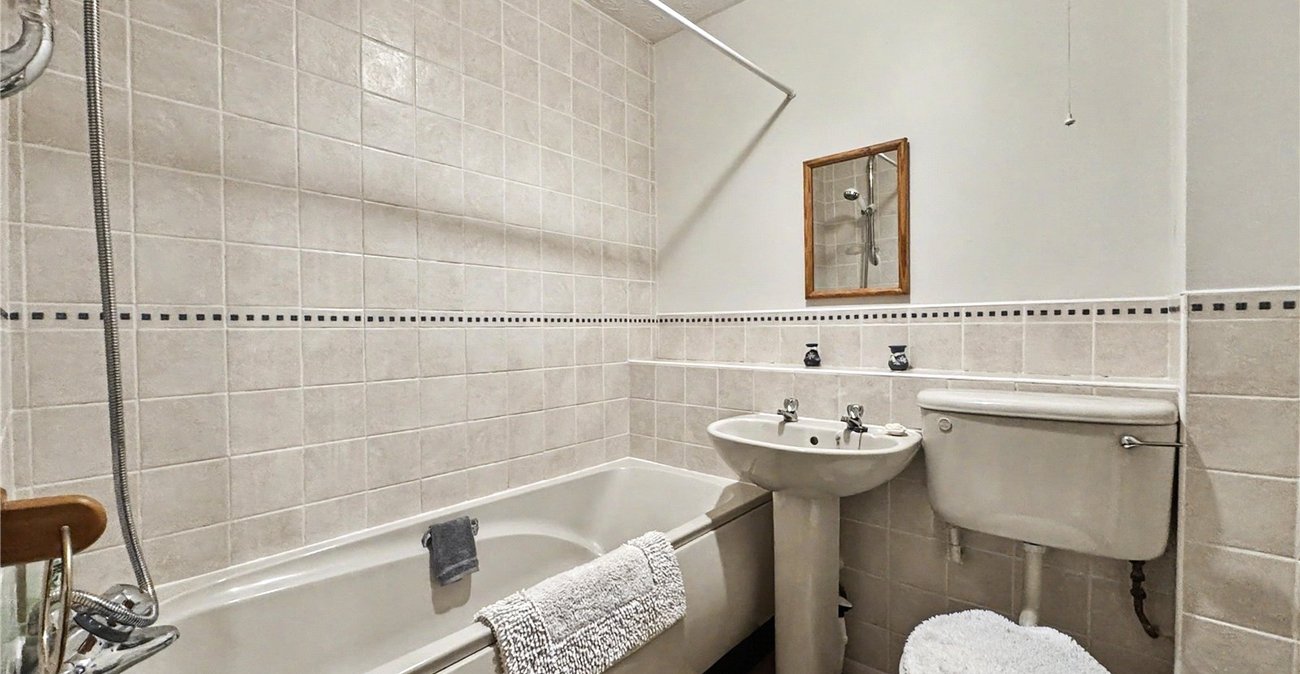 1 bedroom property for sale in Rainham | Robinson Michael & Jackson