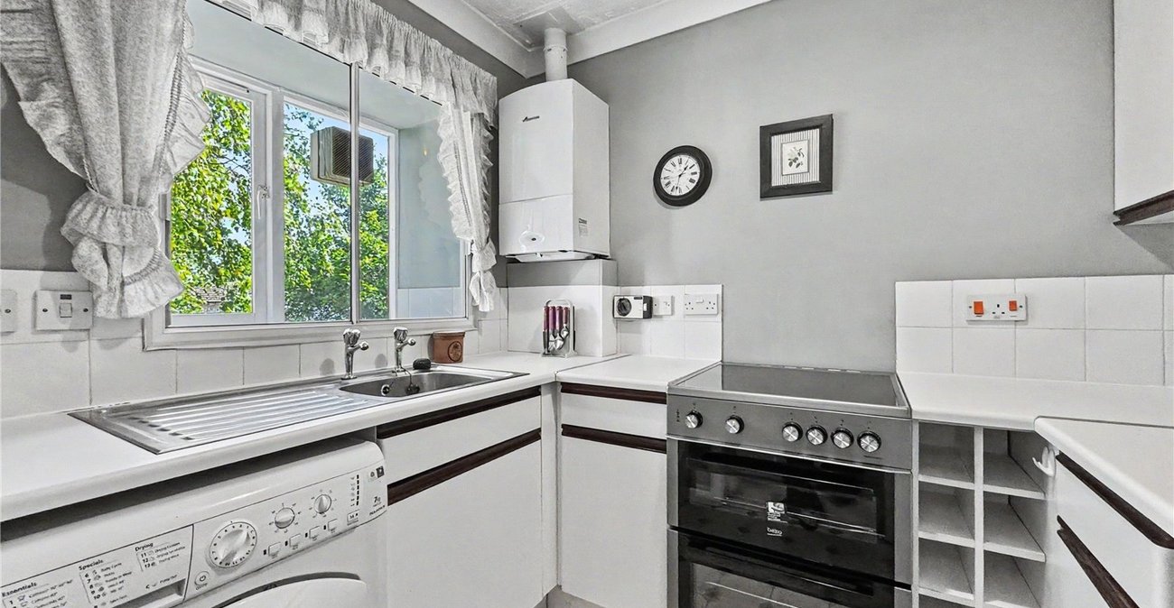 1 bedroom property for sale in Rainham | Robinson Michael & Jackson