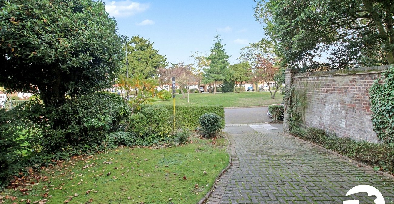 3 bedroom house for sale in Shooters Hill | Robinson Jackson