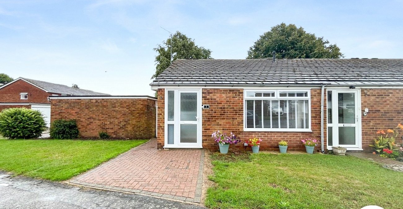 2 bedroom bungalow for sale in Sittingbourne | Robinson Michael & Jackson