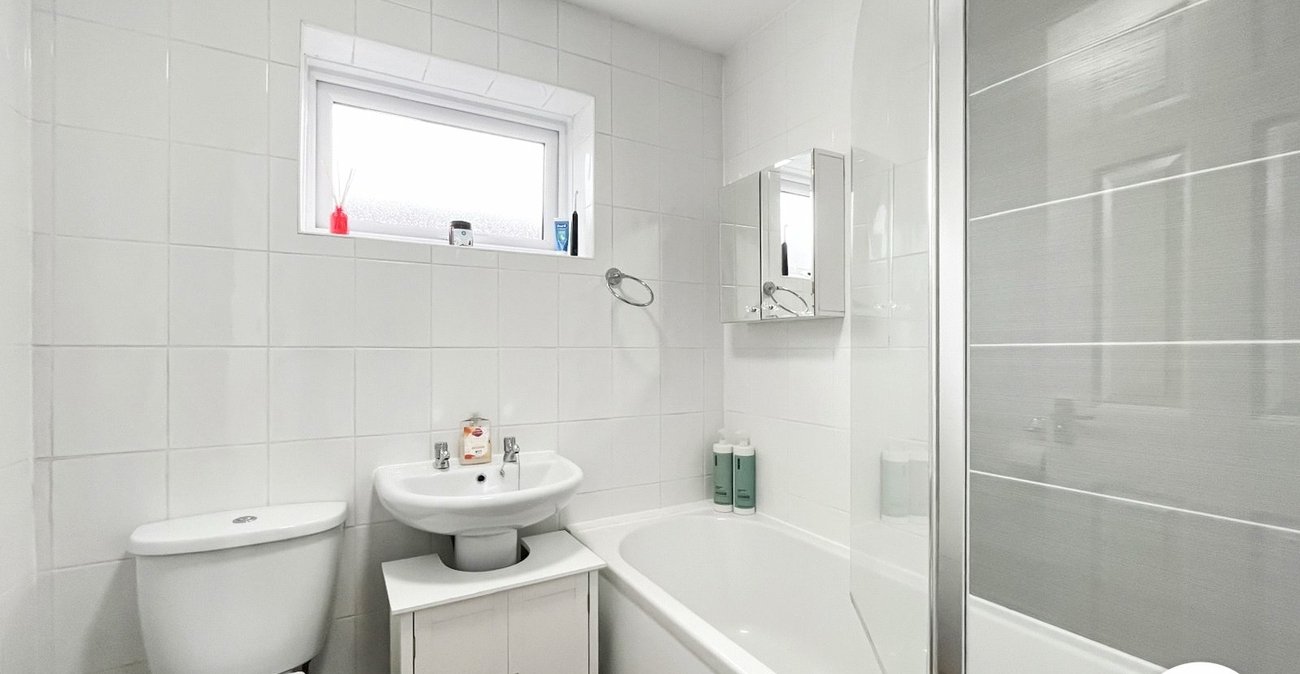 2 bedroom bungalow for sale in Sittingbourne | Robinson Michael & Jackson