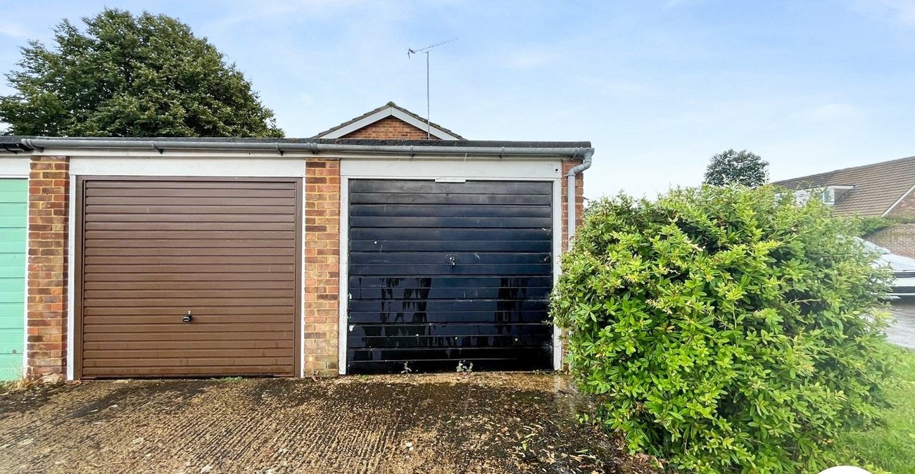 2 bedroom bungalow for sale in Sittingbourne | Robinson Michael & Jackson