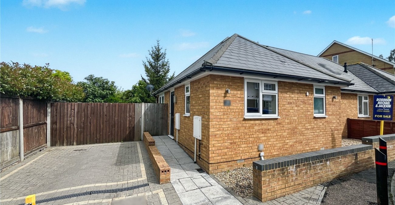 2 bedroom property for sale in Gillingham | Robinson Michael & Jackson