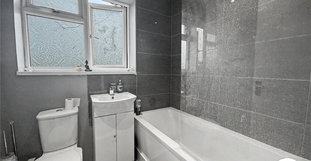 2 bedroom house for sale in Princes Park | Robinson Michael & Jackson
