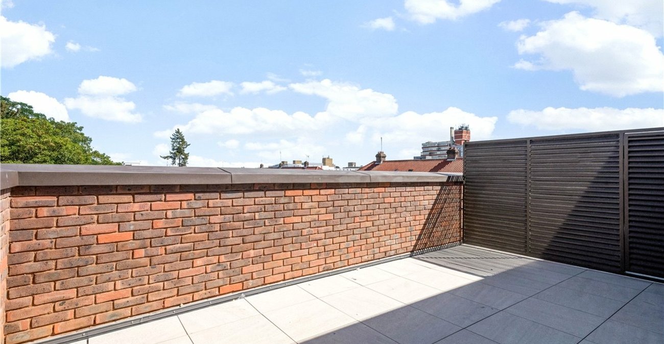 2 bedroom property for sale in 2 Knoll Rise | Robinson Jackson