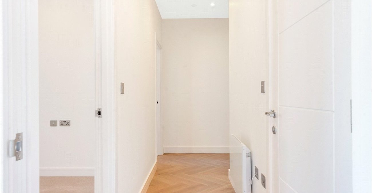 2 bedroom property for sale in 2 Knoll Rise | Robinson Jackson