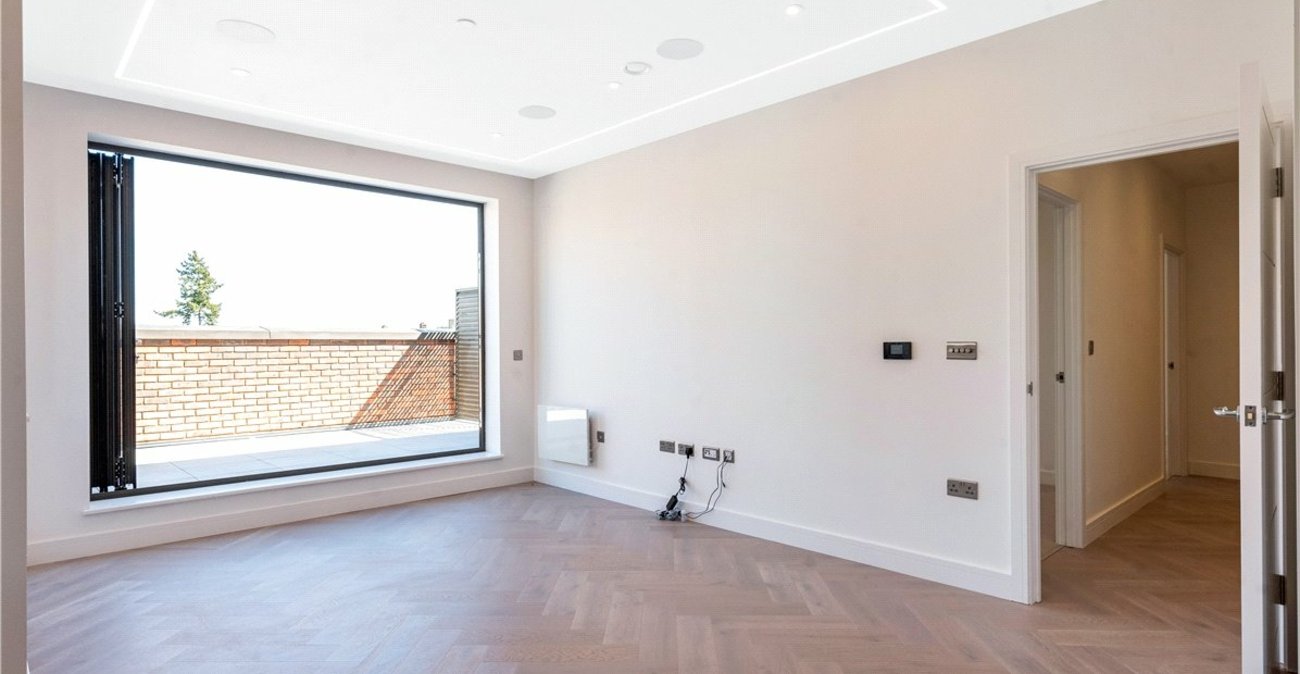 2 bedroom property for sale in 2 Knoll Rise | Robinson Jackson