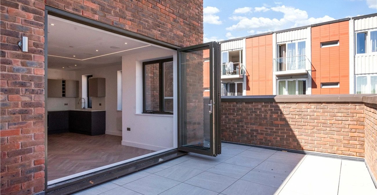 2 bedroom property for sale in 2 Knoll Rise | Robinson Jackson