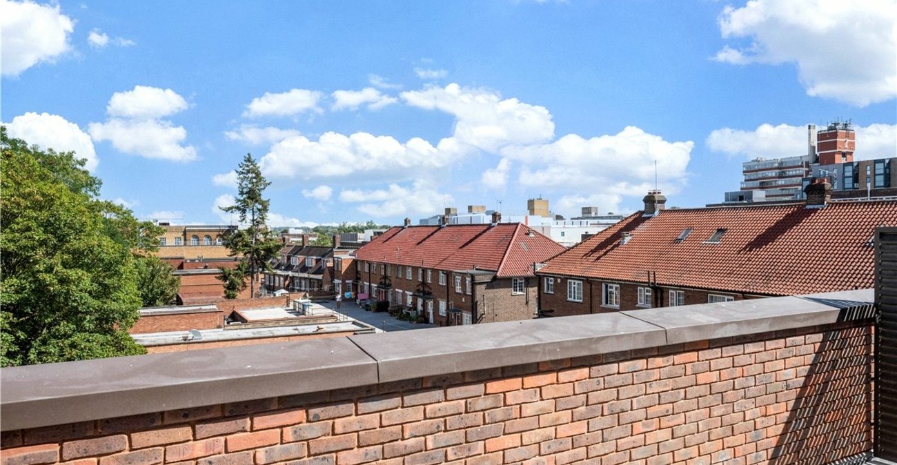 2 bedroom property for sale in 2 Knoll Rise | Robinson Jackson