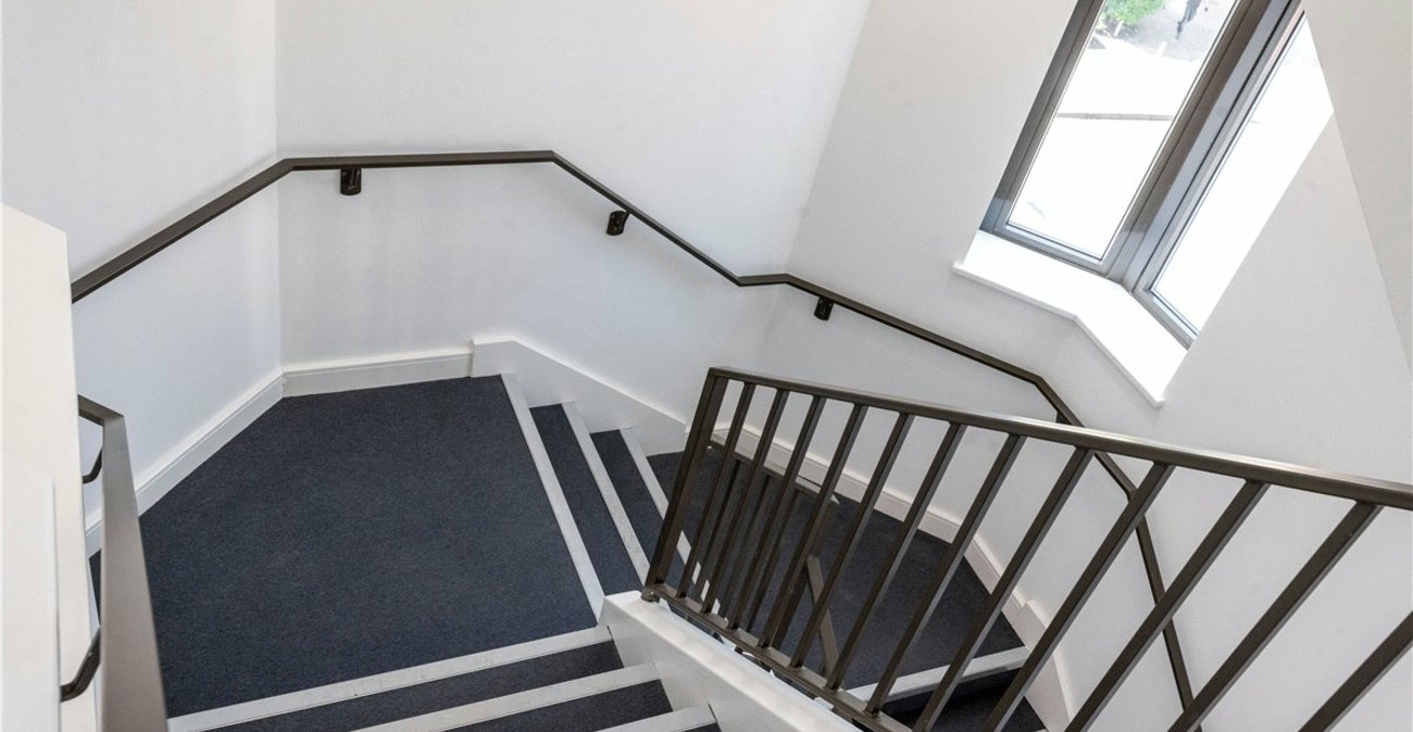 2 bedroom property for sale in 2 Knoll Rise | Robinson Jackson