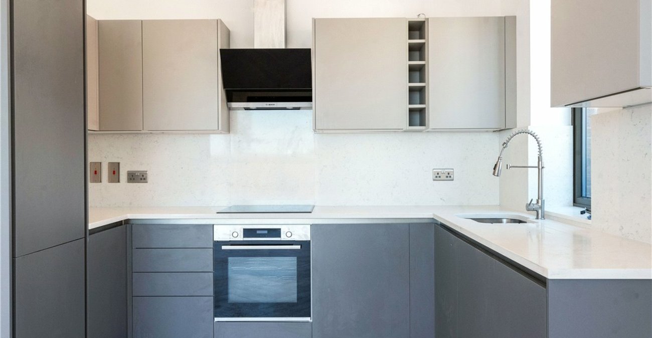 2 bedroom property for sale in 2 Knoll Rise | Robinson Jackson