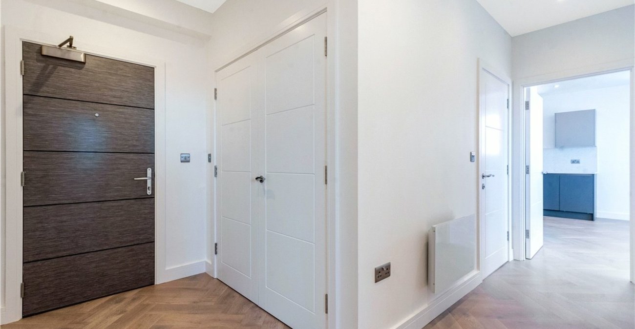 2 bedroom property for sale in 2 Knoll Rise | Robinson Jackson